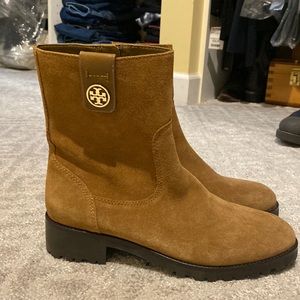 Beautiful NWOB, Tory Burch zip up boots!